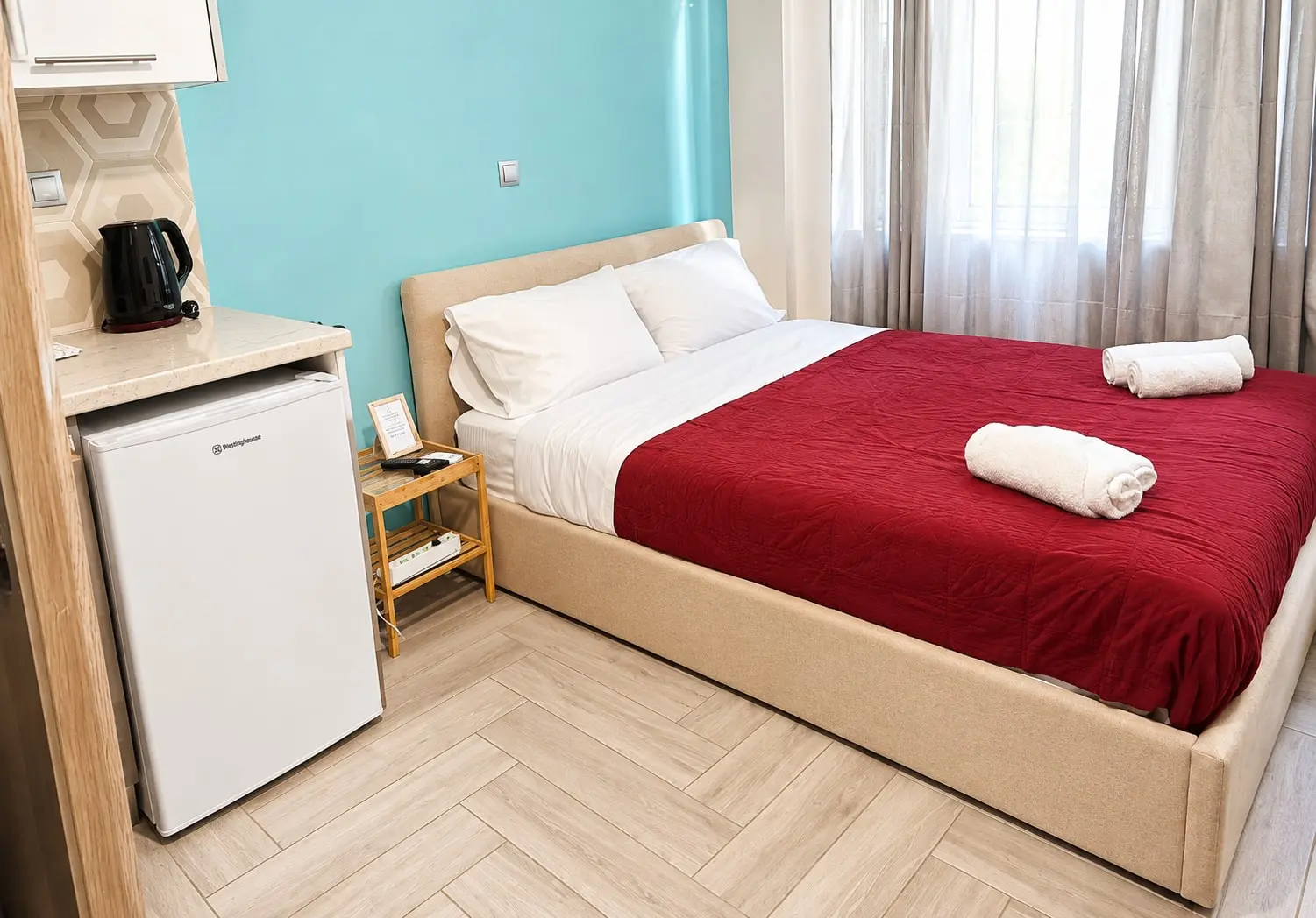 Agatha 3: double bed with red throw and mini fridge