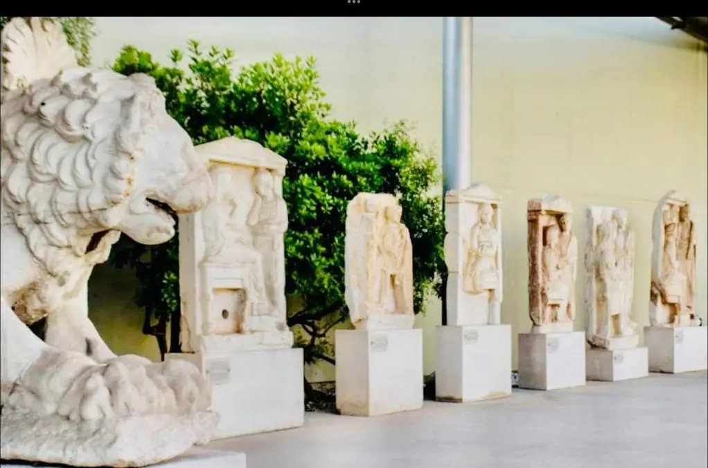 Ancient marble sculptures and a stone lion